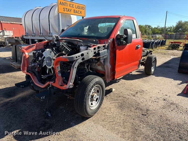 2021 Ford F250 Super Duty pickup truck cab and chassis - FK3660