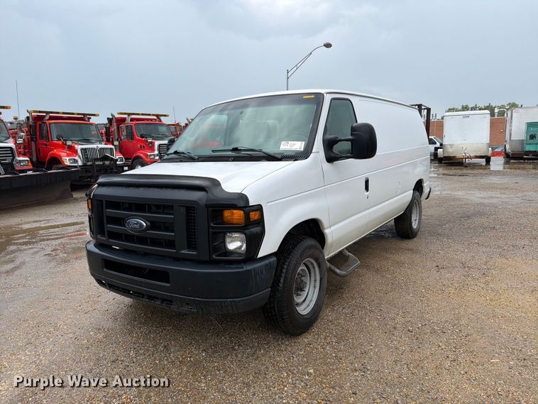 2013 Ford Econoline E350 van - FN1524
