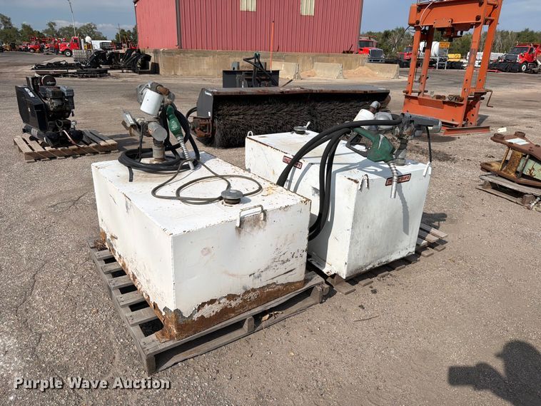 (2) auxiliary fuel tanks - MQ9157