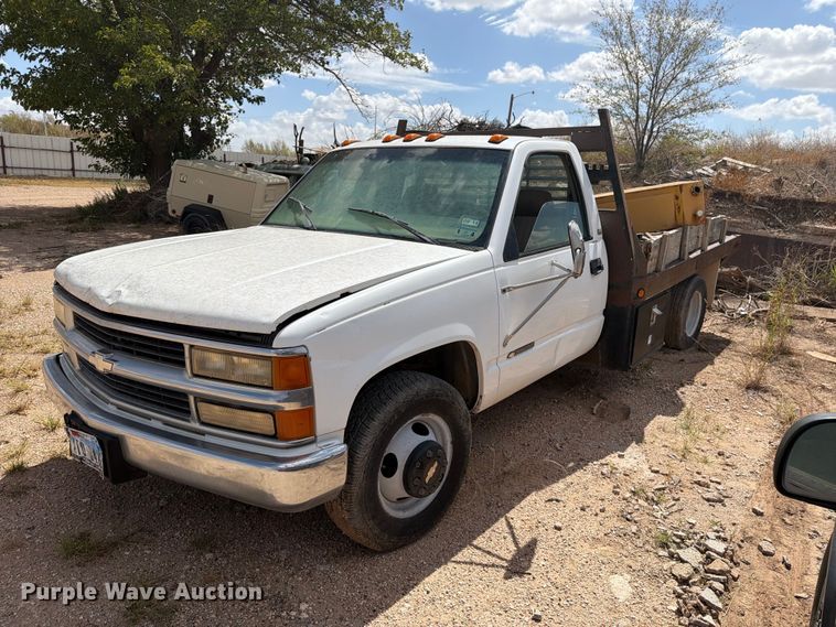 1997 Chevrolet C3500 flatbed pickup truck - DE1383