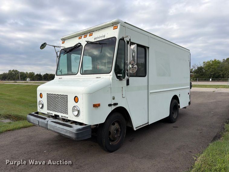 2004 Workhorse  P42 delivery truck - DQ7066