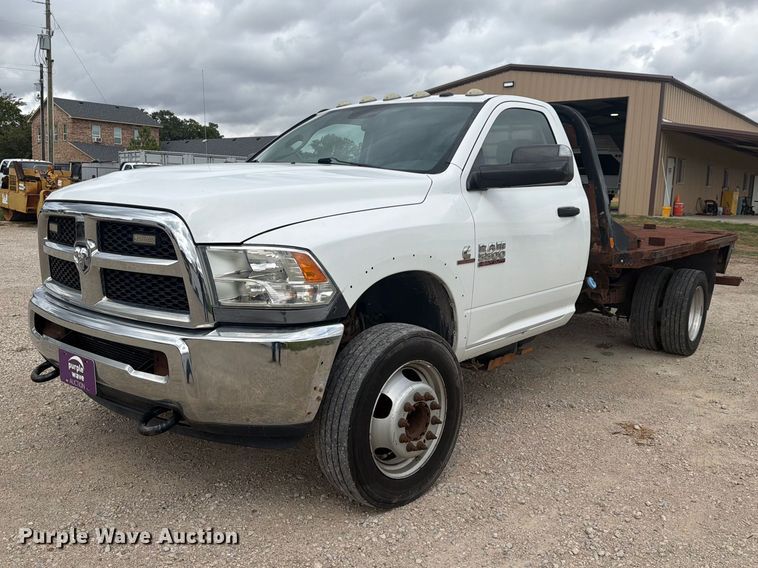 2014 RAM 5500 flatbed truck - DU3140
