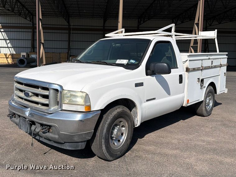 2002 Ford F250 Super Duty utility bed pickup truck - DV8618