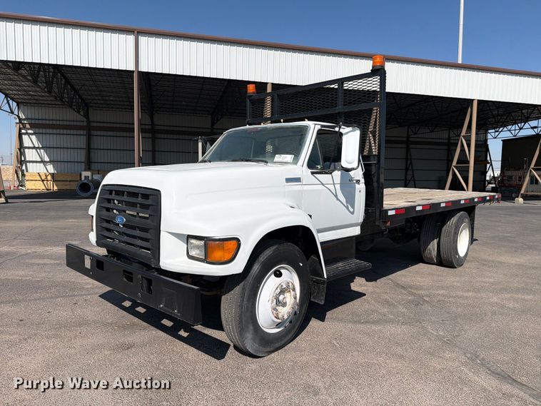 1997 Ford F800 flatbed truck - DV8623