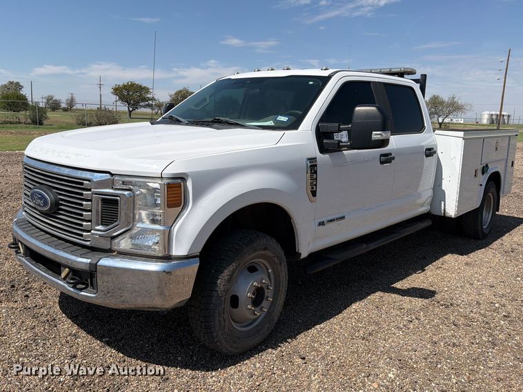 2020 Ford F350 Super Duty Crew Cab utility bed pickup truck - DV8631