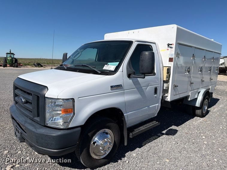 2019 Ford E450 refrigerated delivery truck - DV8717