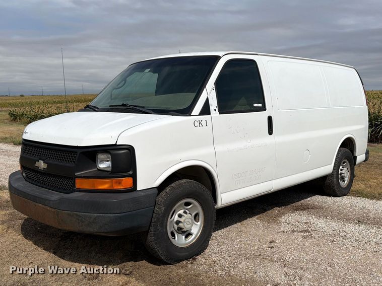 2008 Chevrolet Express 2500 van - DY3439