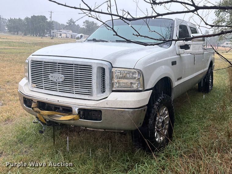 2004 Ford F250 Super Duty Crew Cab pickup truck - DY3460