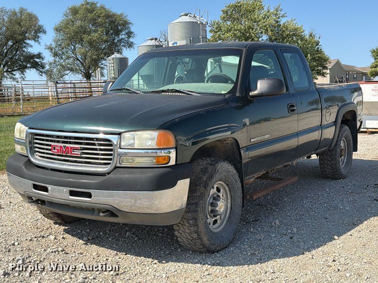 2002 GMC Sierra 2500 Ext. Cab pickup truck - DZ4843
