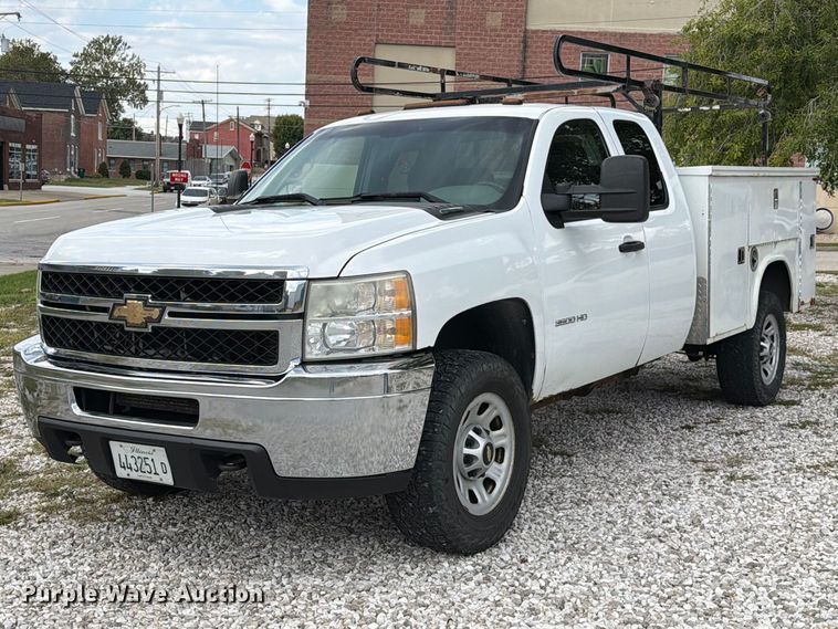 2011 Chevrolet Silverado 3500HD Ext. Cab utility bed pickup truck - DZ4851