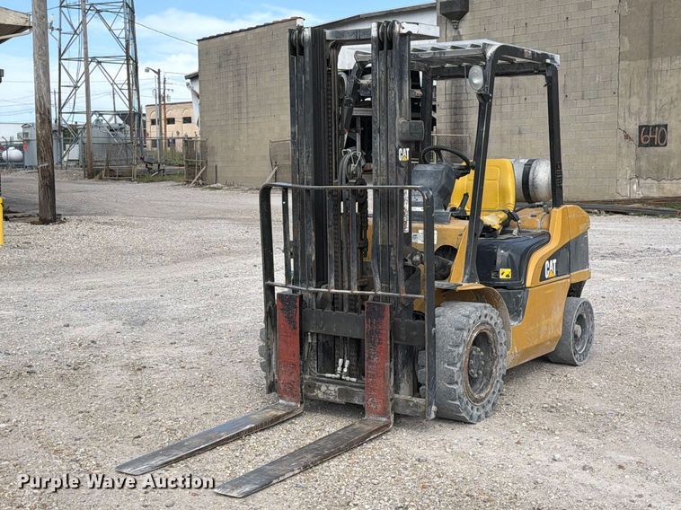 Caterpillar P6000 forklift - DZ4856