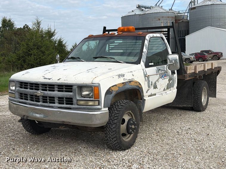 1995 Chevrolet Cheyenne 3500 flatbed pickup truck - DZ4896
