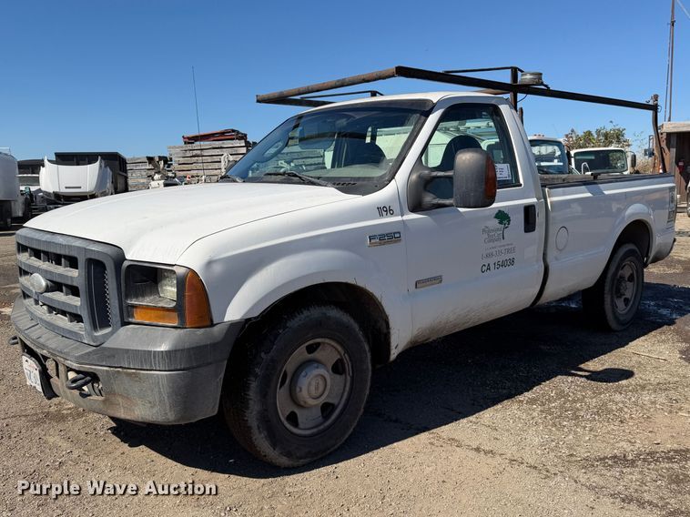 2006 Ford F250 Super Duty pickup truck - EA0050