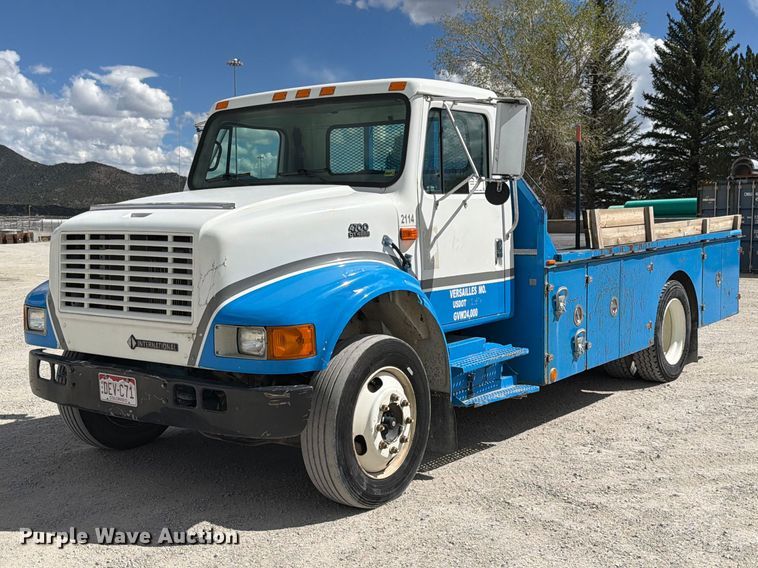 2000 International 4700 flatbed truck - ED0197