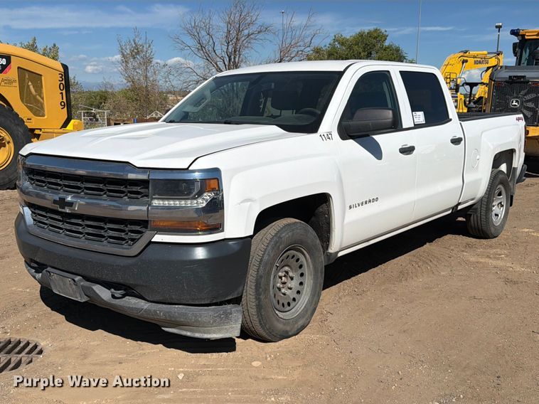 2018 Chevrolet Silverado 1500 Crew Cab pickup truck - ED0202