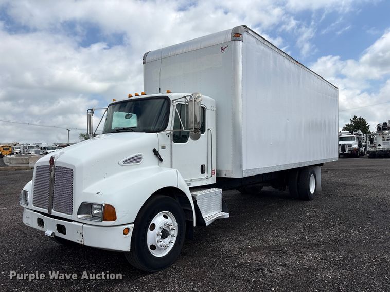 2007 Kenworth T300 box truck - EG8987