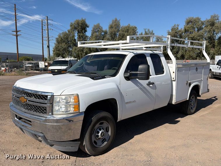 2013 Chevrolet Silverado 2500HD Ext. Cab utility bed pickup truck - EL2560