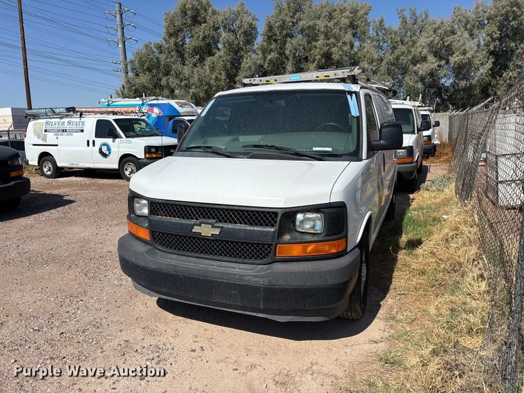2017 Chevrolet Express 2500 van - EL2561