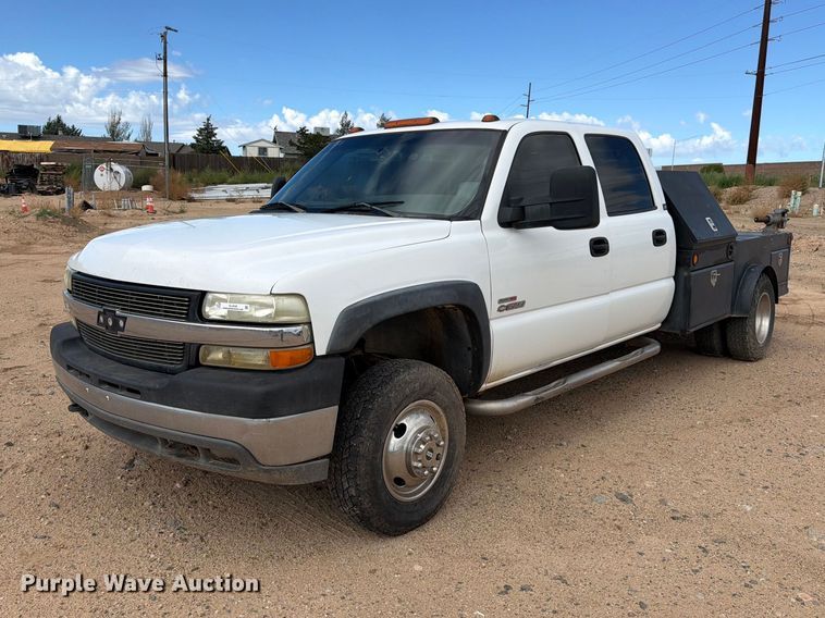 2002 Chevrolet Silverado 3500 Crew Cab flatbed pickup truck - EL2628