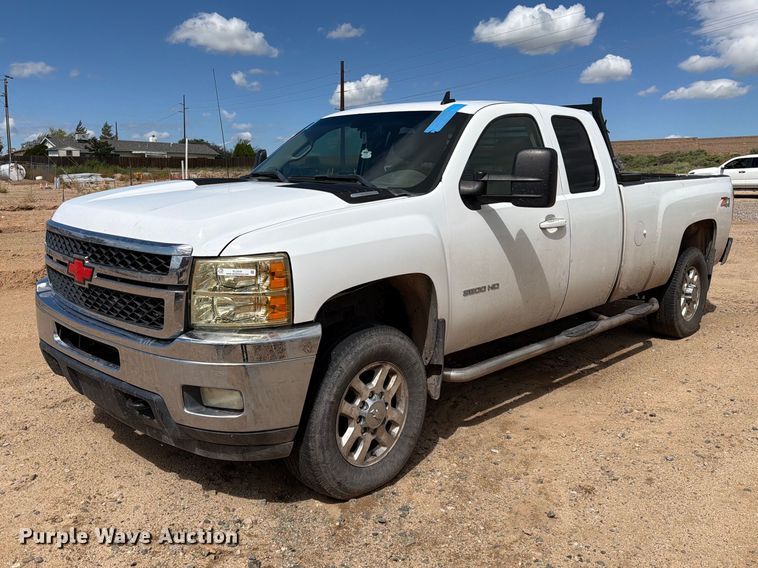 2011 Chevrolet Silverado 3500 HD Ext. Cab pickup truck - EL2630