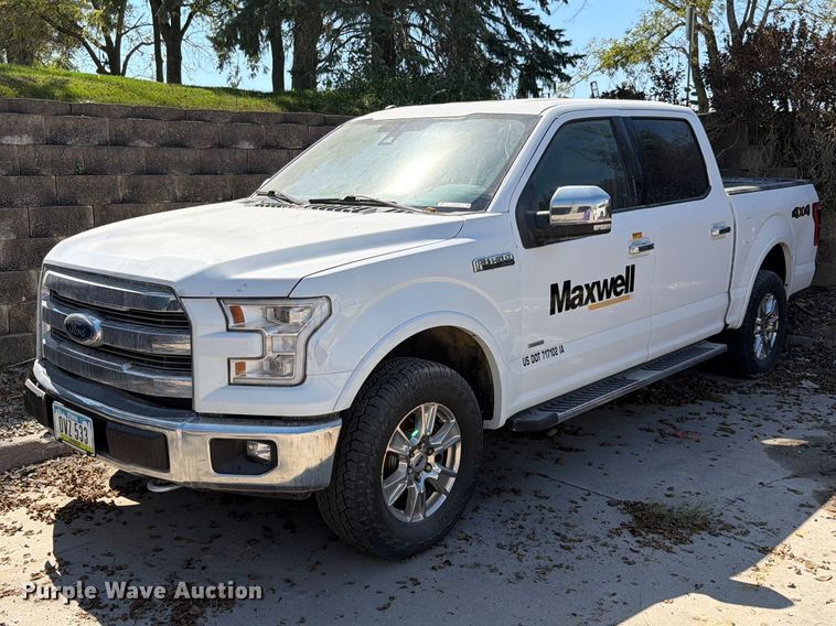 2016 Ford F150 Crew Cab pickup truck - EO8739