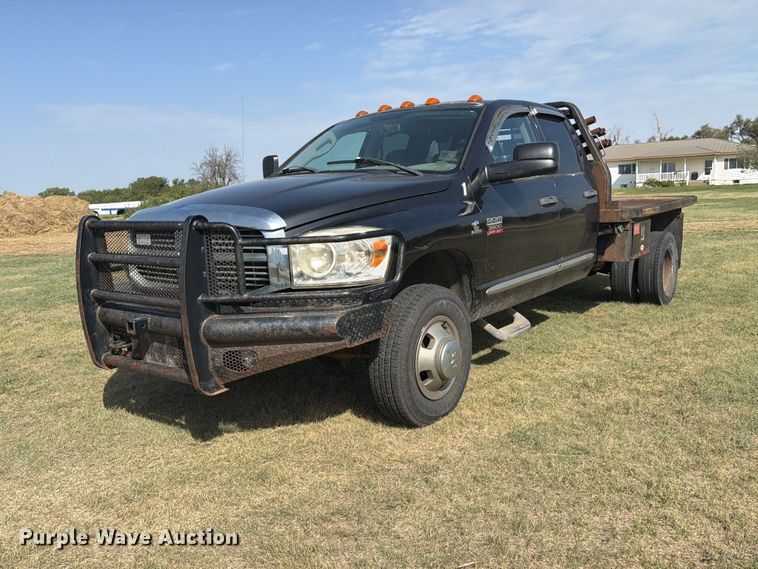 2007 Dodge Ram 3500 Ext. Cab flatbed pickup truck - EP7701