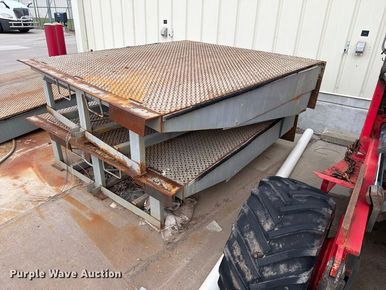 (2) dock levelers - ES1111