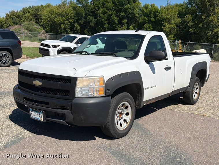 2009 Chevrolet Silverado 1500 pickup truck - EU0882