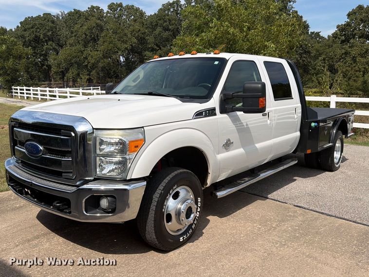 2014 Ford F350 Super Duty Crew Cab flatbed pickup truck - EX0554