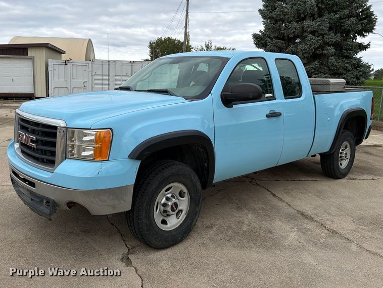 2010 GMC Sierra 2500HD Ext. Cab pickup truck - EX1007