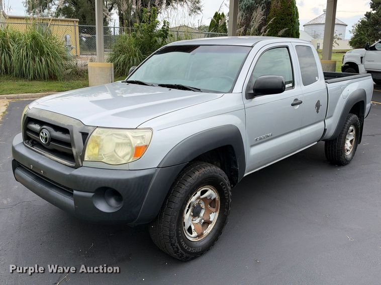 2007 Toyota Tacoma Ext. Cab pickup truck - EX2320