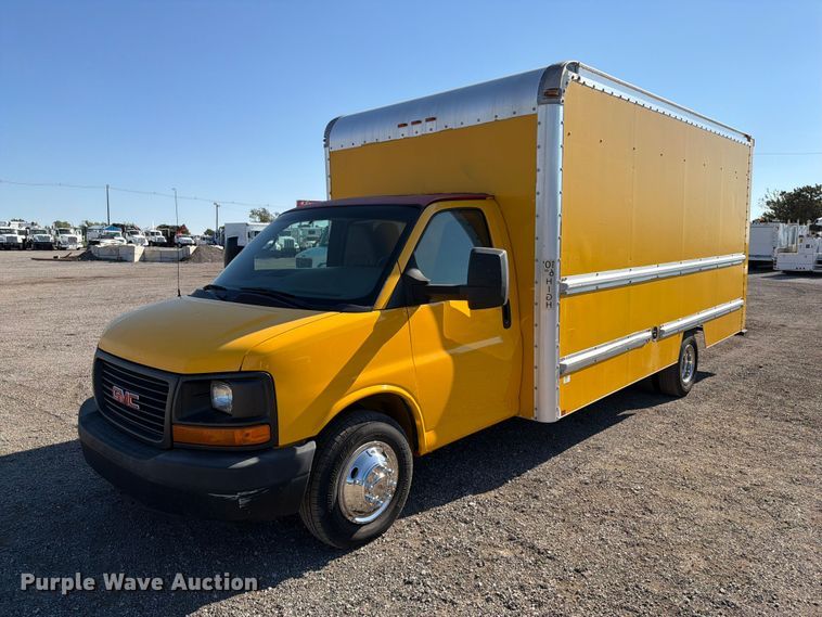 2012 GMC Savana 3500 box truck - FB5111