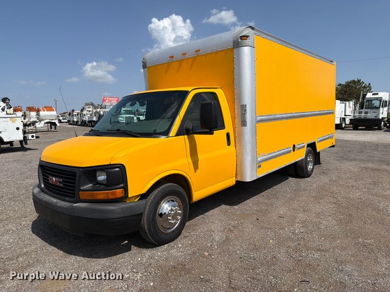 2012 GMC Savana 3500 box truck - FB5162