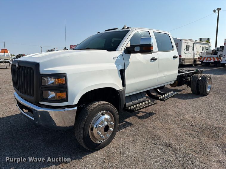 2019 International CV515 Crew Cab truck cab and chassis - FB5180