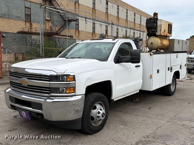 2016 Chevrolet Silverado 3500HD utility bed pickup truck - FB5949