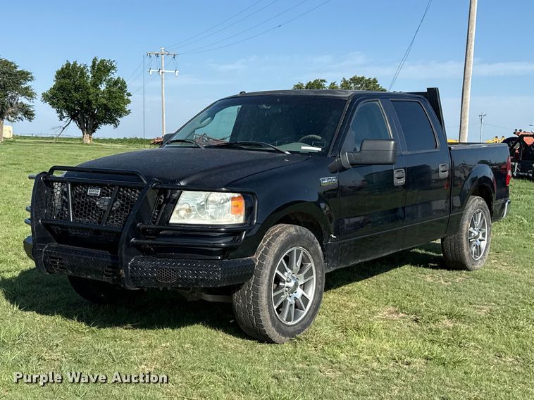 2006 Ford F150 Crew Cab pickup truck - FB6737