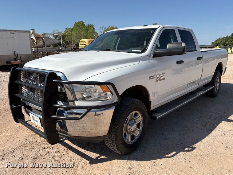 2017 RAM 2500 Crew Cab pickup truck - FB6902