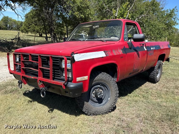 1985 Chevrolet D30 pickup truck - FB6948