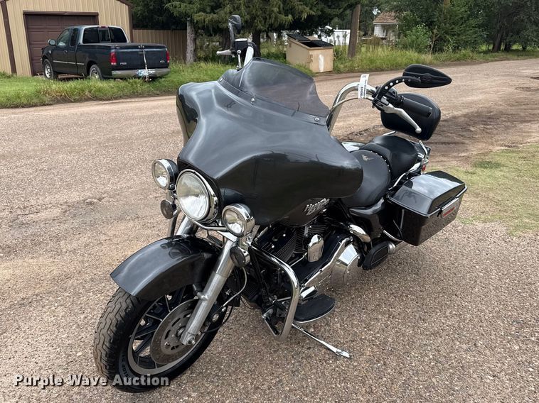 1999 Harley Davidson FLHTCI motorcycle - FB6949