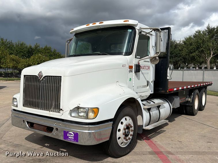 2003 International 9200i flatbed truck - FB8310