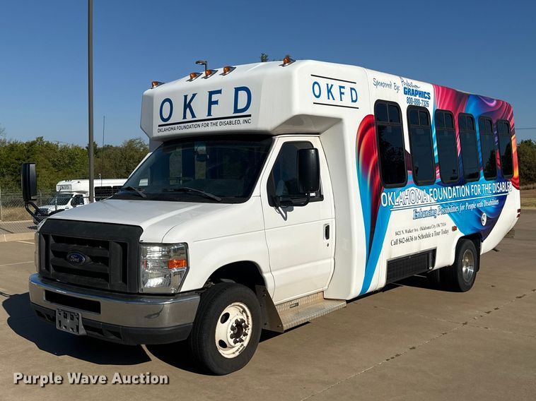 2017 Ford E450 shuttle bus - FC4334