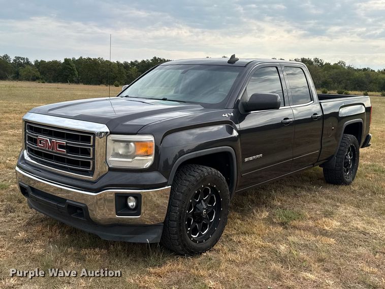 2015 GMC Sierra 1500 Crew Cab pickup truck - FC4464