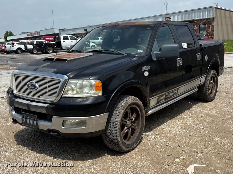 2005 Ford F150 Crew Cab pickup truck - FG0335