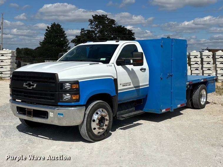 2021 Chevrolet Silverado 6500HD flatbed truck - FG0710