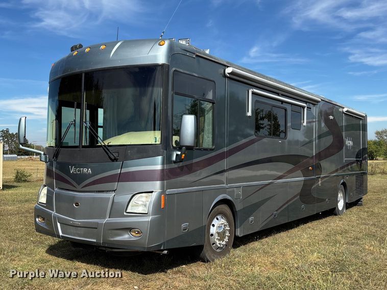 2005 Winnebago Vectra RV - FG0720