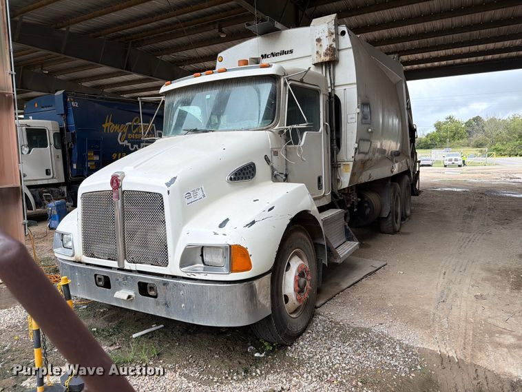 2007 Kenworth T300 refuse truck - FH6349