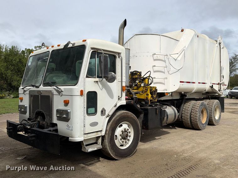 2000 Peterbilt 320 refuse truck - FH6440