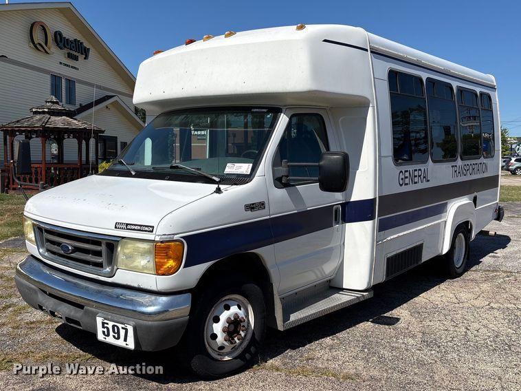 2005 Ford E450 shuttle bus - FK2150