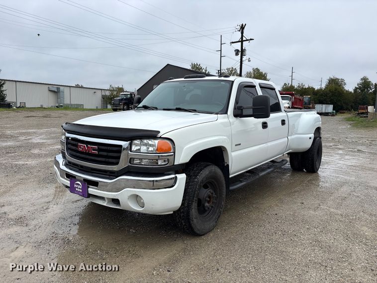 2007 GMC Sierra 3500 Crew Cab pickup truck - FK2154