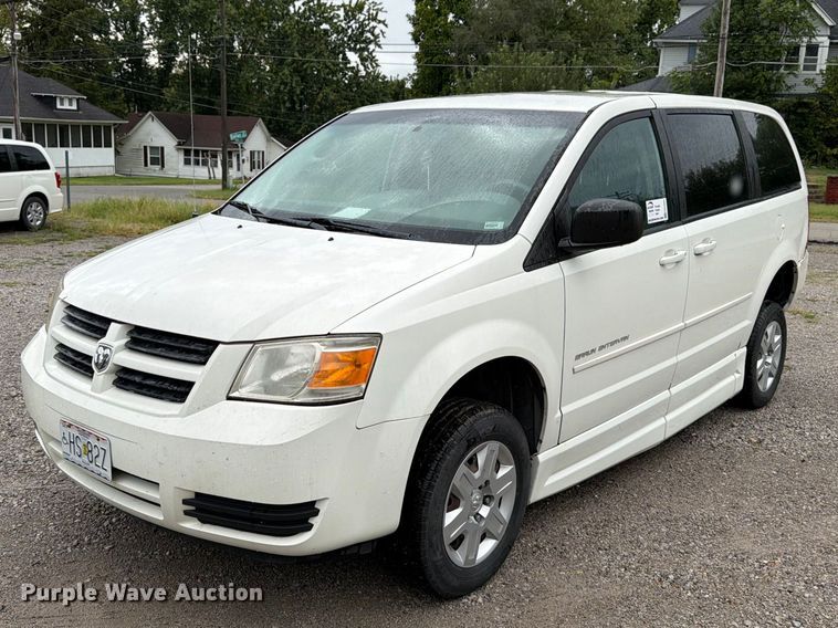 2010 Dodge Grand Caravan handicap accessible van - FK3464